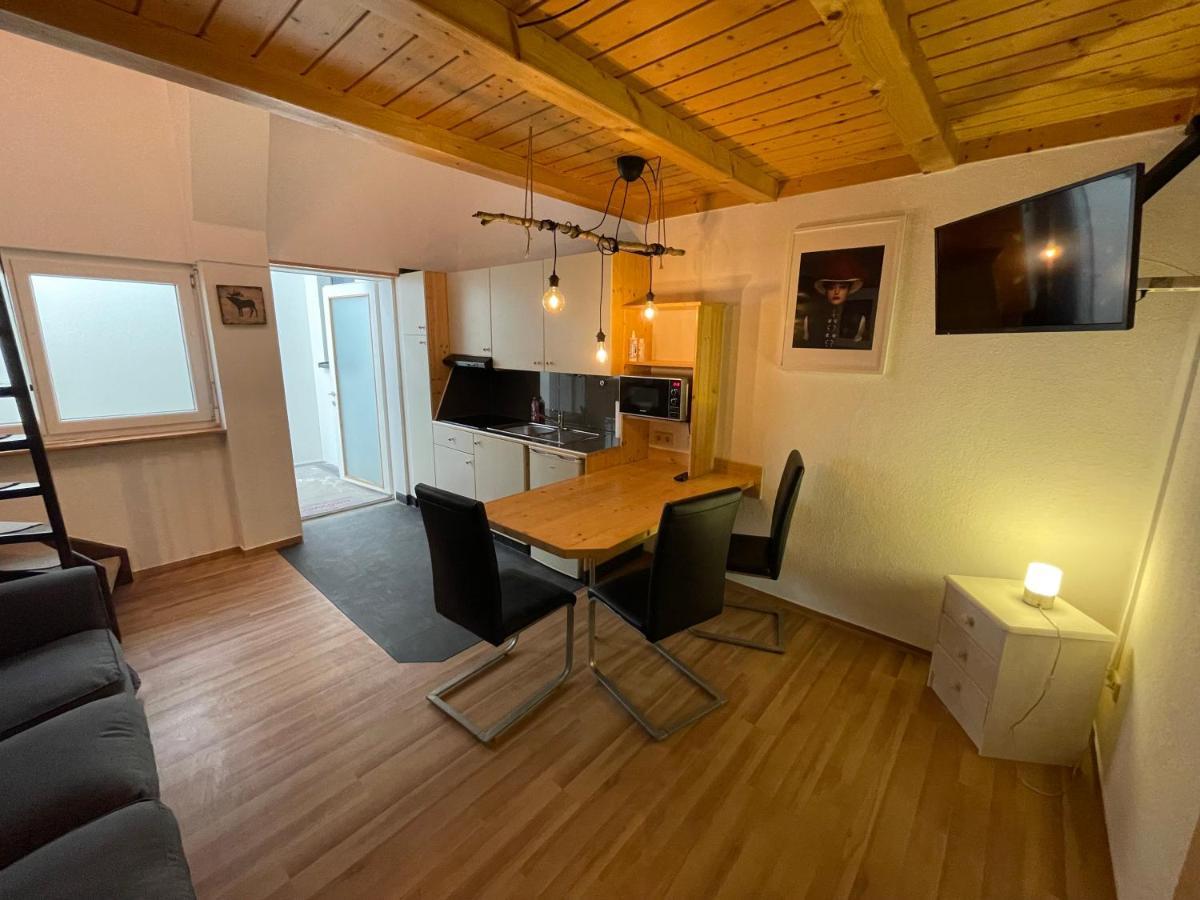 Eleven Apartment *